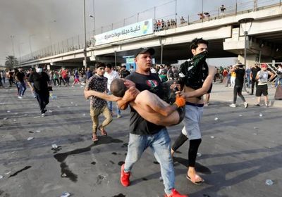اشتباكات بالأسلحة النارية بين محتجين عراقيين والشرطة بمدينة الناصرية