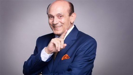 محمد صبحي يحتفل بمرور 50 عامًا على إنشاء فرقته المسرحية