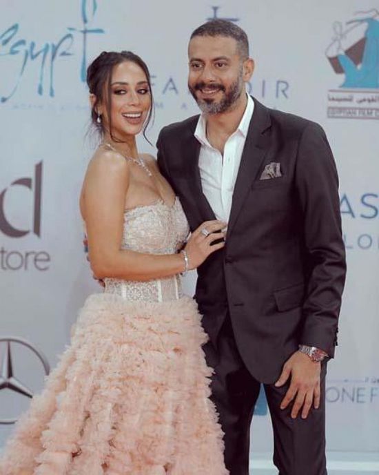 محمد فراج يشارك جمهوره بصوره مع خطيبته في ختام الجونة السينمائي