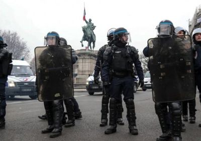 الشرطة الفرنسية تقتل رجلا هاجم أفراد الشرطة بسكين