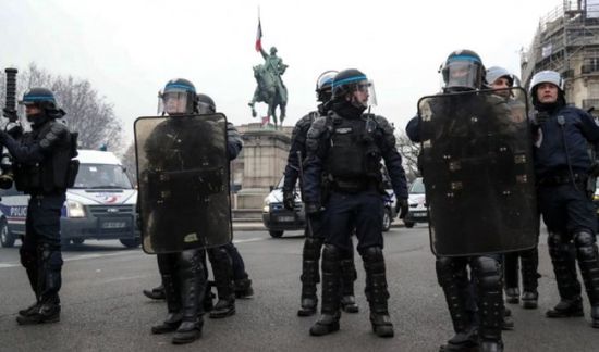الشرطة الفرنسية تقتل رجلا هاجم أفراد الشرطة بسكين