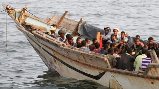 عقب تعطل قاربهم وسط البحر.. إنقاذ 65 شخصاً في نشطون بالمهرة 