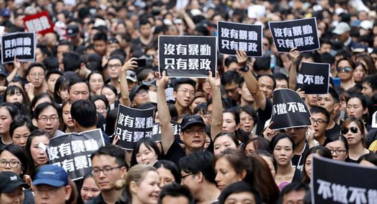 هونج كونج تخسر المليارات بفعل الاحتجاجات