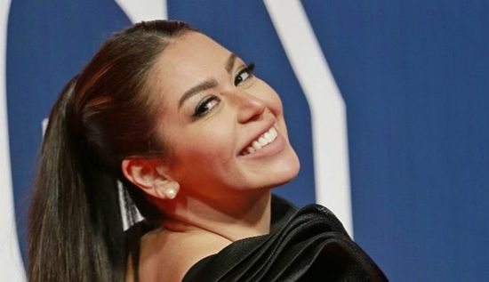 لقاء الخميسي تنشر برومو أول أغانيها (فيديو)