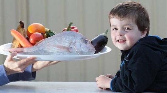 دراسة علمية حديثة تكشف أهمية تناول الأطفال للأسماك