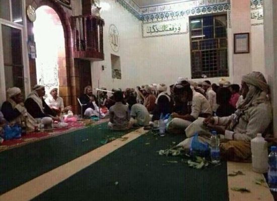 انتهاك حُرمات المساجد.. "طائفية حوثية" في بيوت الله  