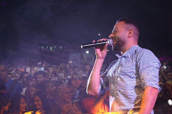 بالصور.. تامر عاشور يتألق بحفله الغنائي الأخير 