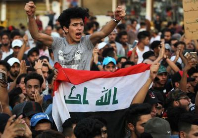 مقرب من خامنئي يحرض متظاهري العراق على احتلال السفارة الأمريكية