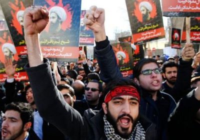 بسبب تفشي الإيدز.. محتجون يحرقون مكتب ممثل خامنئي بمدينة لردغان الإيرانية