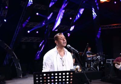 مدحت صالح ينتهي من بروفات حفل انتصارات أكتوبر بشرم الشيخ (صور)