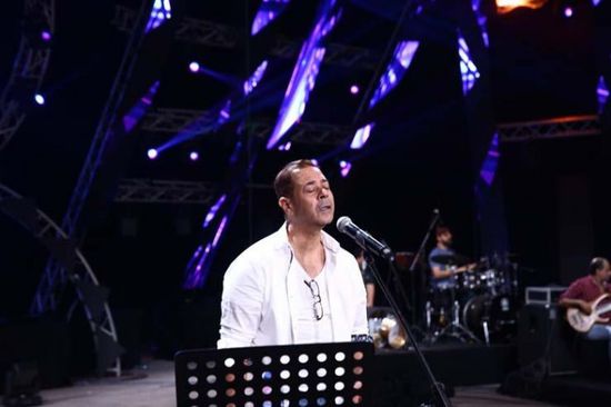 مدحت صالح ينتهي من بروفات حفل انتصارات أكتوبر بشرم الشيخ (صور)