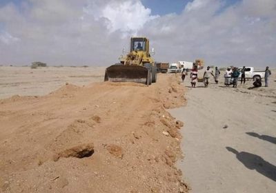 بعد تجاهل سلطة الإخوان.. إصلاح الخط الدولي بشبوة بواسطة فاعل خير