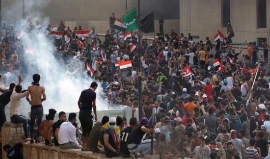 لقطة من احتجاجات العراق تدخل ضمن أفضل 6 لقطات مصورة بالعالم