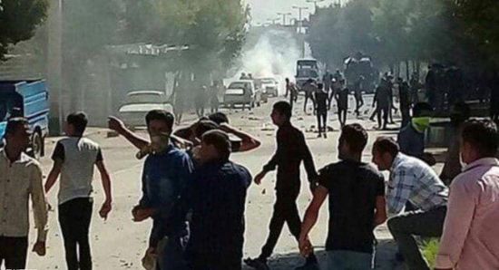 احتجاجات للشعب الإيراني بعد تفشي كارثة الإيدز في قرية غرب إيران