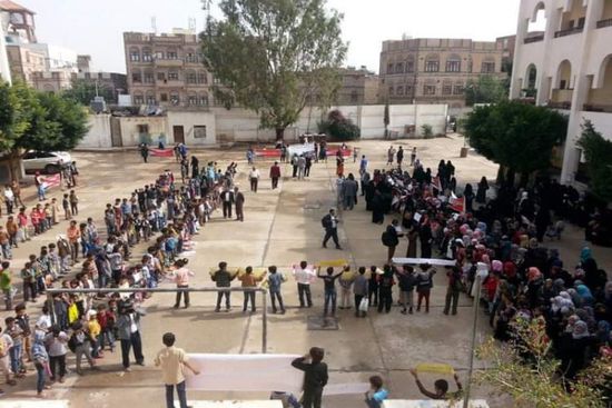 مدارس صنعاء.. ثكنات عسكرية حوثية لتجنيد الأطفال