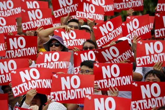 هونغ كونغ تشتعل بعد قرار حظر التظاهر بالأقنعة