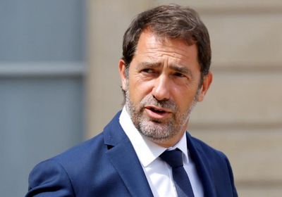 وزير الداخلية الفرنسي يرفض الاستقالة بعد مقتل رجال شرطة