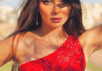 ستيفاني صليبا تتألق بالأحمر في جلسة تصوير جديدة 