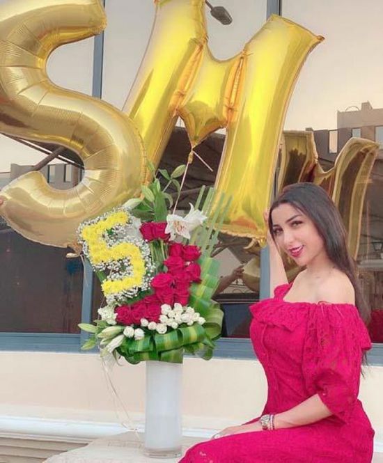 دنيا بطمة تحتفل بوصولها لـ 5 ملايين متابع على "انستجرام"