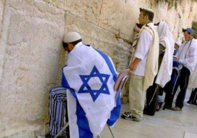 آلاف المستوطنين اليهود يقتحمون باحة حائط البراق لأداء شعائر تلمودية