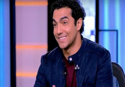 محمد عادل يهنئ شقيقته فاطمة بطرح فيلم "بين بحرين"