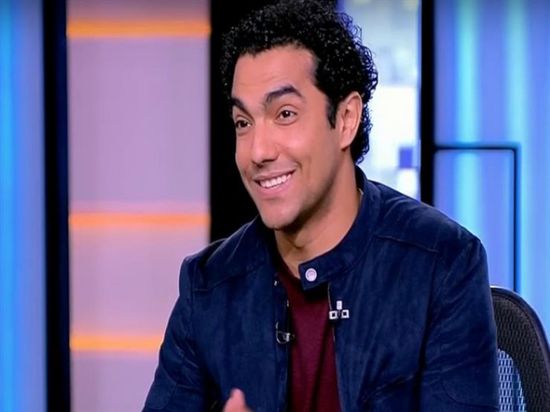 محمد عادل يهنئ شقيقته فاطمة بطرح فيلم "بين بحرين"