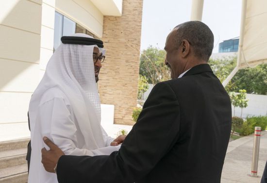 الشيخ محمد بن زايد يستقبل رئيسي المجلس السيادي والحكومة الانتقالية بالسودان (صور)