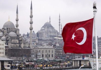 محكمة بإسطنبول تأمر باستمرار احتجاز صحفيين بارزين