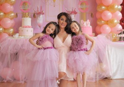 كندة حنا تحتفل بعيد ميلاد طفلتيها التوأم (صور)