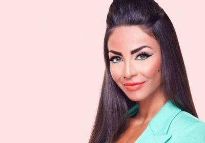 دوللي شاهين تشارك جمهورها بصورها من داخل صالة "البولينج"