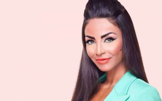 دوللي شاهين تشارك جمهورها بصورها من داخل صالة "البولينج"