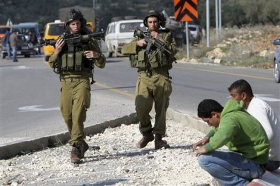 جنود الاحتلال الإسرائيلي يقتحمون مقر الإدارة العامة للجان العمل الصحي برام الله