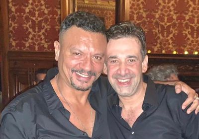 كريم عبدالعزيز بصحبة عباس أبو الحسن في صورة جديدة