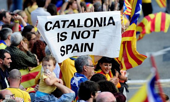 محكمة إسبانية تواجه زعماء انفصاليين بإقليم كتالونيا بأحكام شديدة
