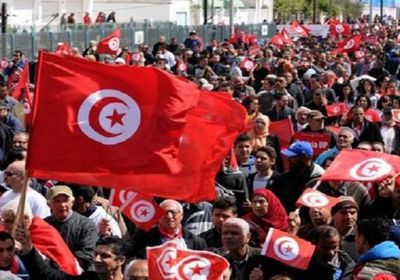 بعد ساعات.. الناخبون التونسيون يختارون بين "قيس" و"القروي"