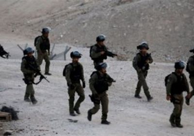 قوات الاحتلال الإسرائيلي تعتقل ١٧ فلسطينيا من الضفة الغربية