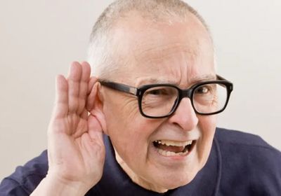 6 نصائح تجنب كبار السن فقدان السمع