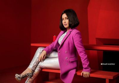 لطيفة تتألق بإطلالة كلاسيكية في أحدث جلسة تصوير (صور)