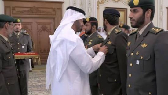 ولي عهد أبوظبي يقلد عددا من منتسبي القوات المسلحة أوسمة "المجد" و"الإمارات"