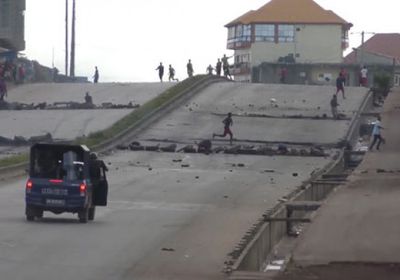 مقتل شرطي ومتظاهر احتجاجًا على تغيير الدستور في غينيا