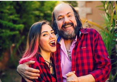 "أغلى من حياتي".. إيمي طلعت زكريا توجه رسالة مؤثرة لوالدها