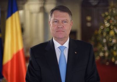 رئيس رومانيا يعين زعيم المعارضة رئيسًا للوزراء ويكلفه بتشكيل حكومة