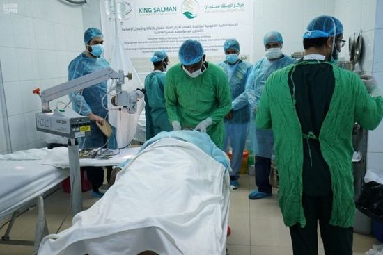 بدعم سعودي..إجراء 79 عملية جراحية لمرضى العيون في المكلا بحضرموت