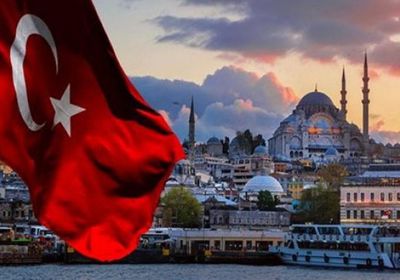 إعلامي سعودي يكشف فضيحة عن تركيا