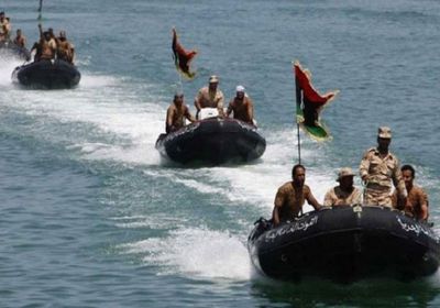 البحرية الليبية تنقذ 90 مهاجرا غير شرعيًا قبالة سواحل مدينة الخمس