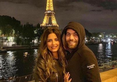 شريف رمزي بصحبة زوجته في باريس (صور)