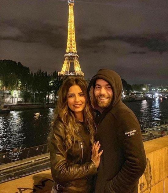 شريف رمزي بصحبة زوجته في باريس (صور)