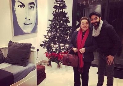 نادر حمدي يحتفل بعيد ميلاد والدته