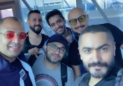 تامر حسني يستعد للسفر إلى السعودية لإحياء حفل غنائي