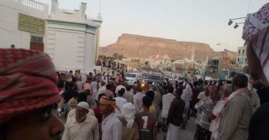 مليشياالإخوان تفرق تجمعا مدنيا لأبناء سيئون بالرصاص الحي